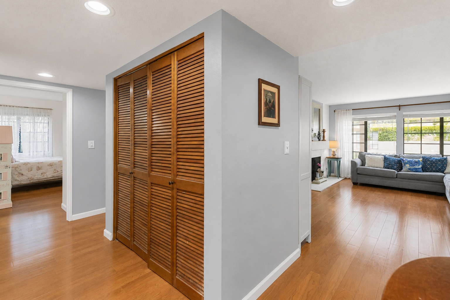 Entry looking left toward bedrooms
